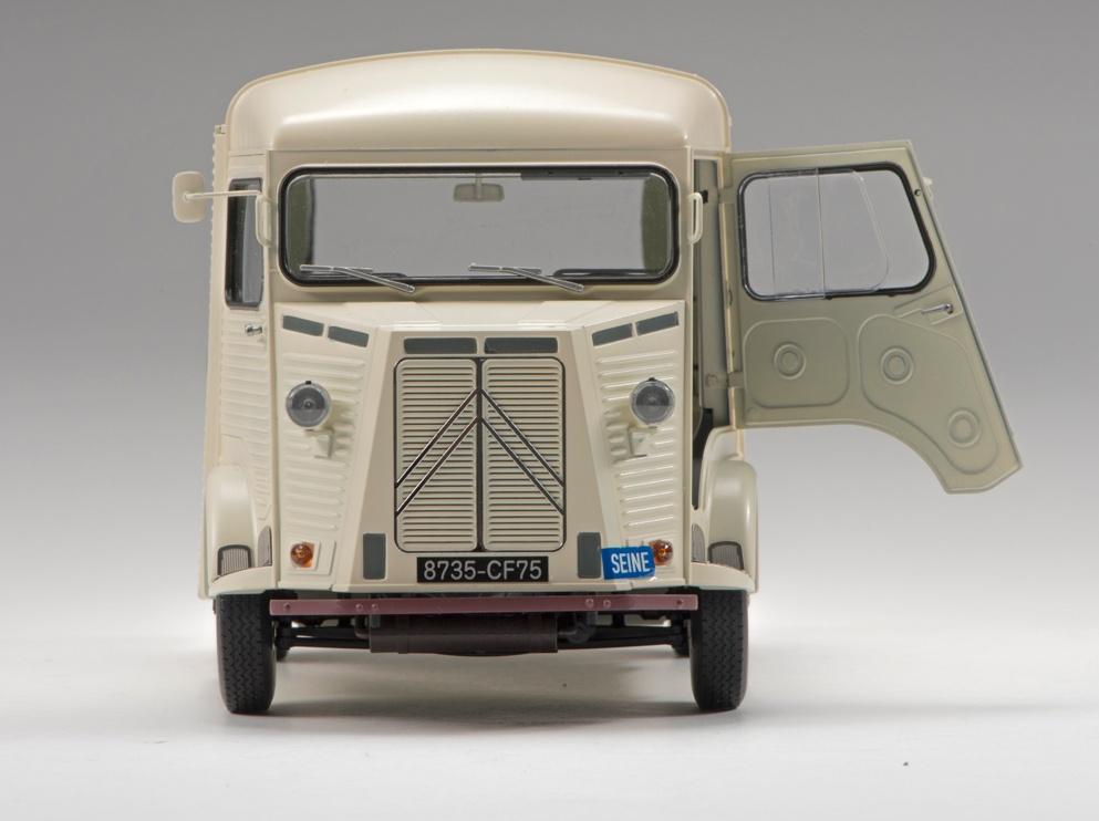 Maquette voiture de collection : Camionnette Citroën H - 1/24 - Ebbro 25007