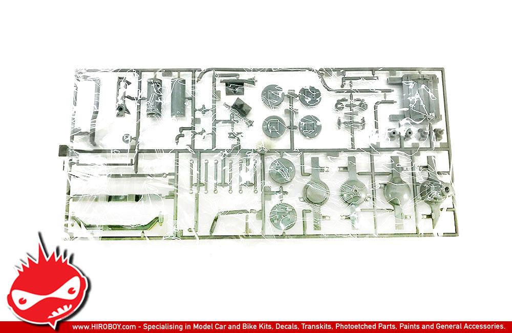 1:24 Mitsubishi Fuso 10 Ton Art Dump Truck (Model Kit) | FUJ