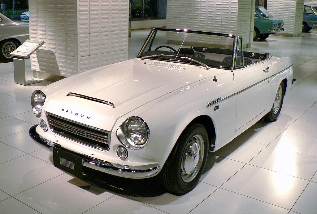 1967 Nissan Fairlady 2000 SR311 Roadster Datsun 1:24 Model Kit Fujimi 038995