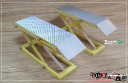 1:24 Twin Scissor Car Lift